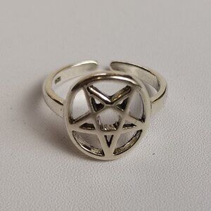 Almost new classic silver ring for women